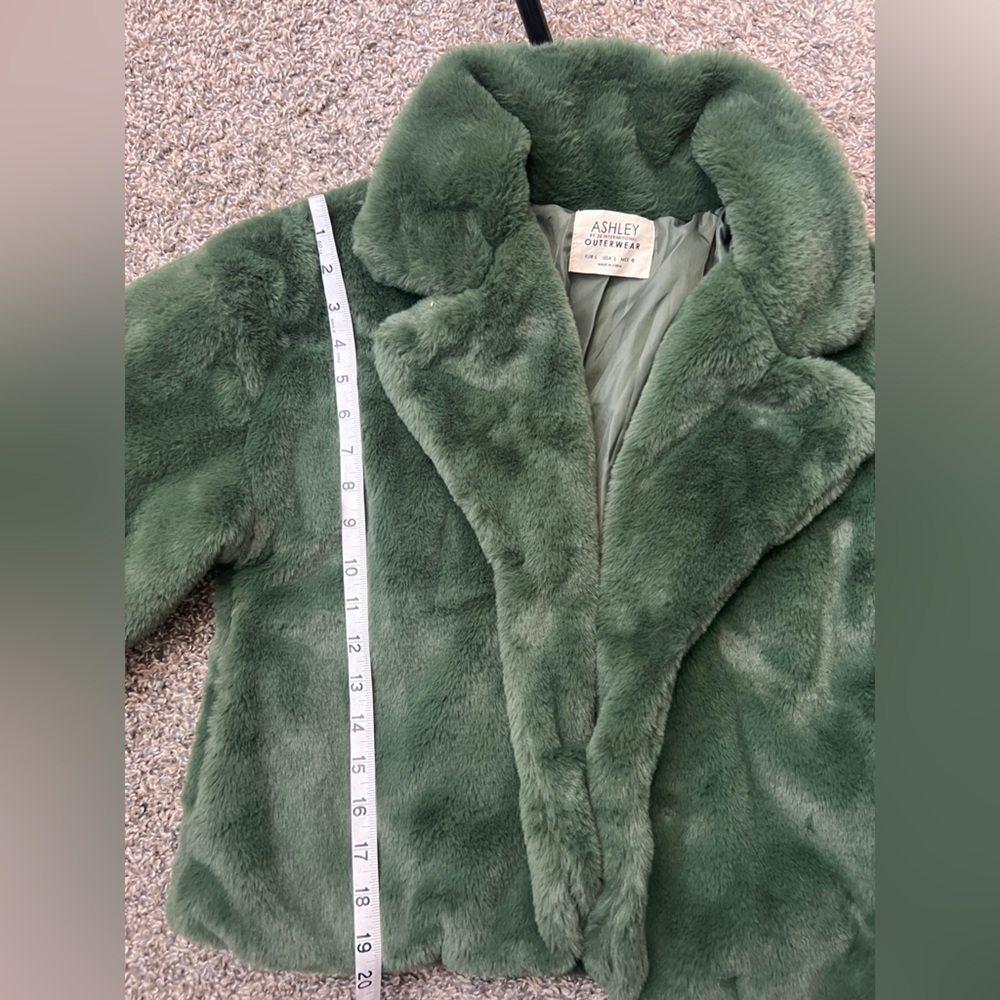 Festival Ready Ashley 26 International Green‎ Faux Fur Cropped Jacket - Picture 6 of 9